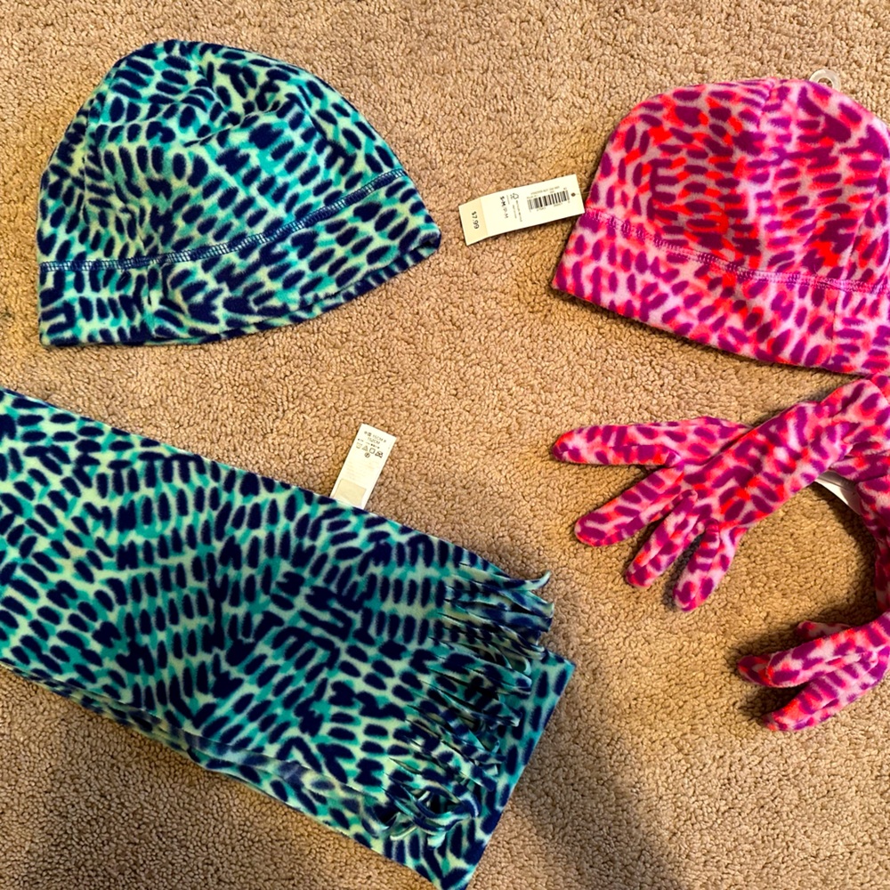 Girl’s winter hat, gloves, scarf set
